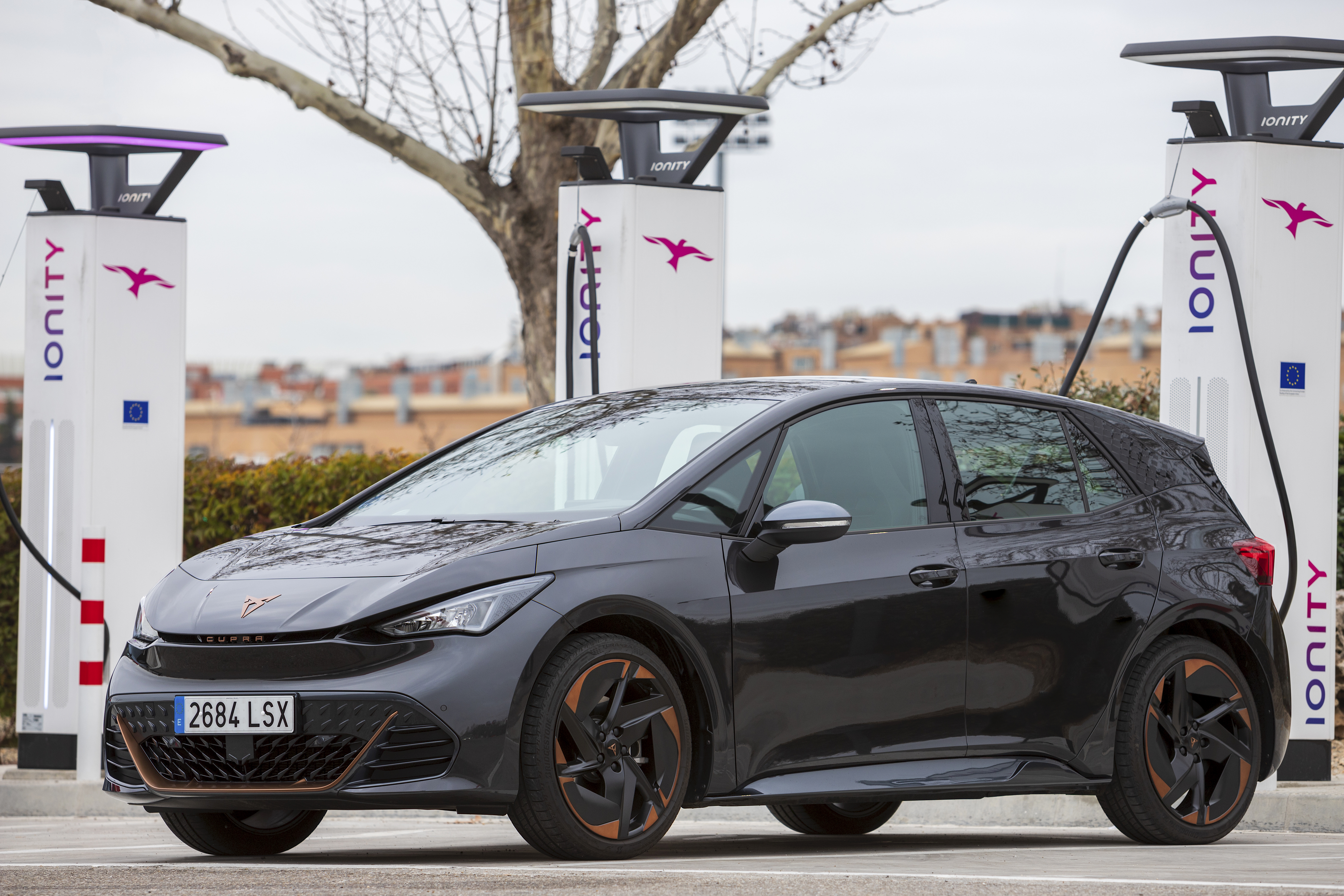 CUPRA-Born-makes-charging-easier-and-more-convenient